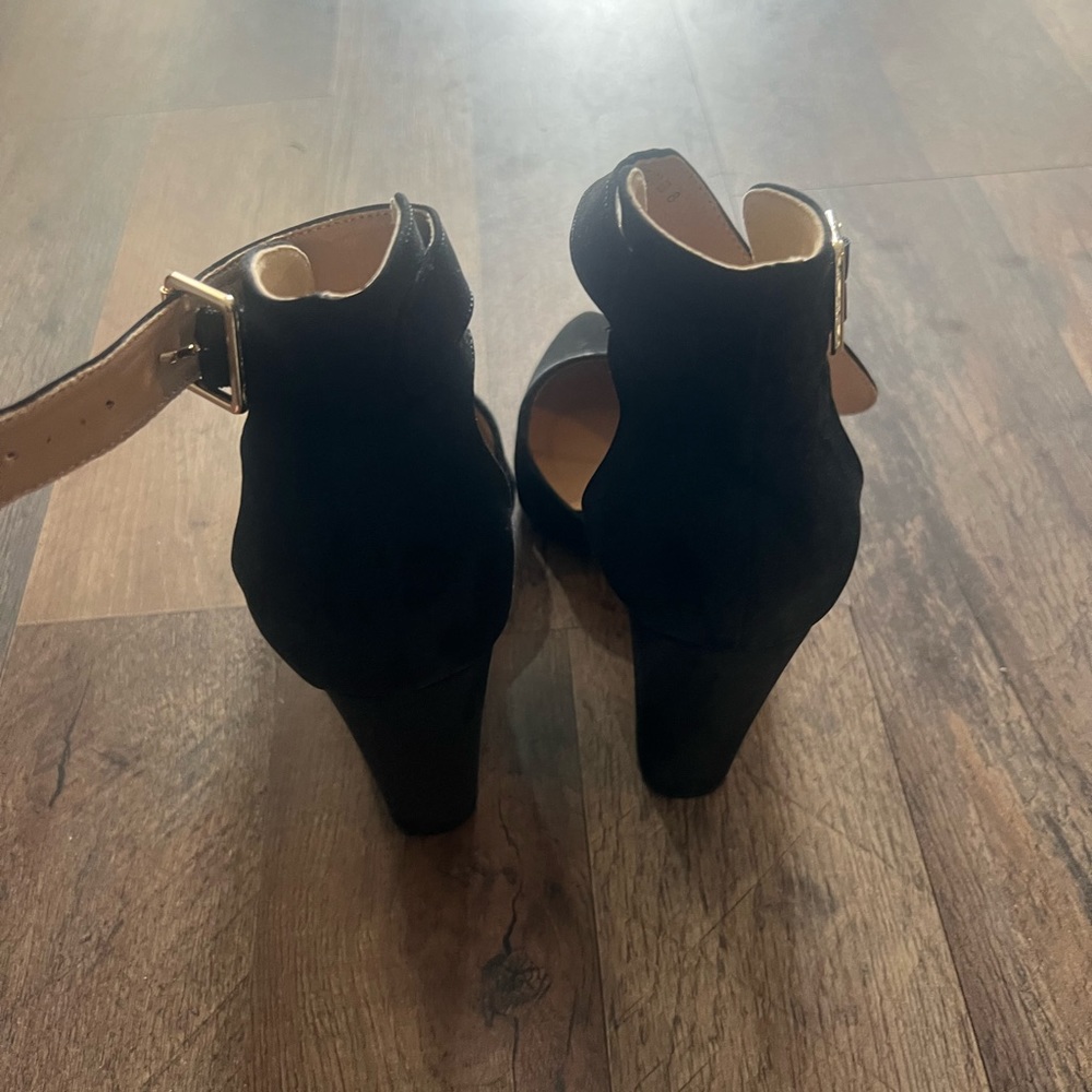 Heels - Picture 5 of 5